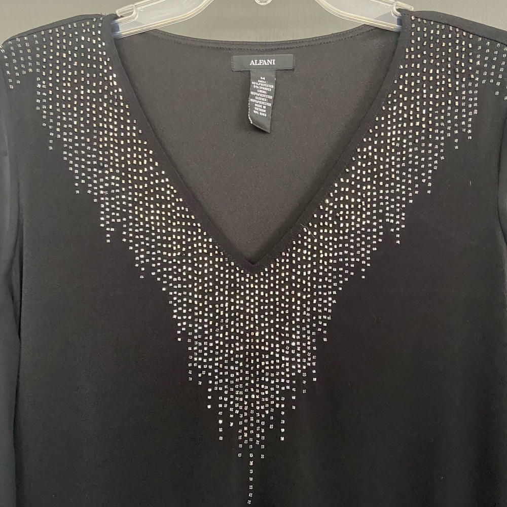 Alfani Designer blouse. Beautiful/very slimming.